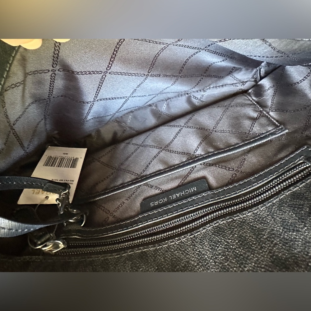 Michael Kors Black Saffiano Leather Jet Set Multi-Function Pocket Tote Bag - Picture 11 of 16
